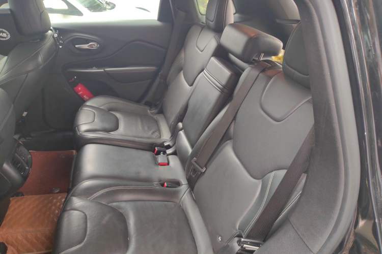 Used Jeep Cherokee 2016 2.0L Superior Edition Left Rear Seat