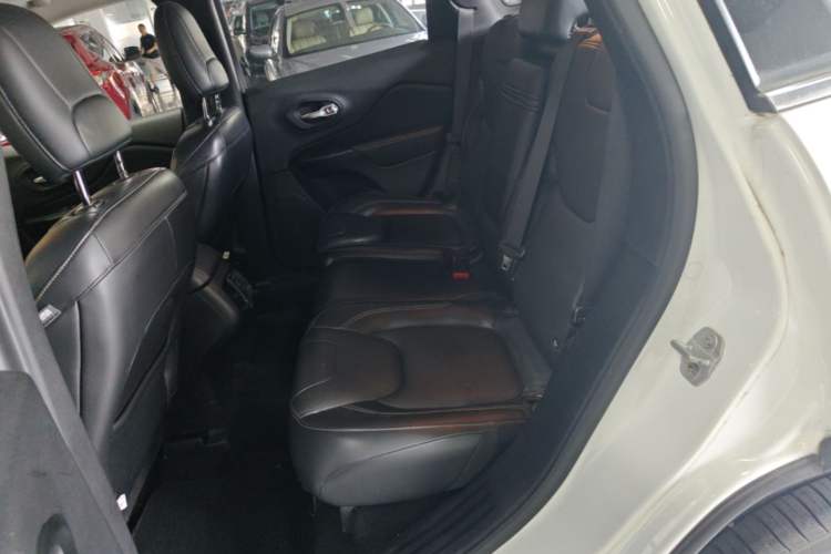 Used Jeep Cherokee 2016 2.4L Leading Edition Left Rear Seat