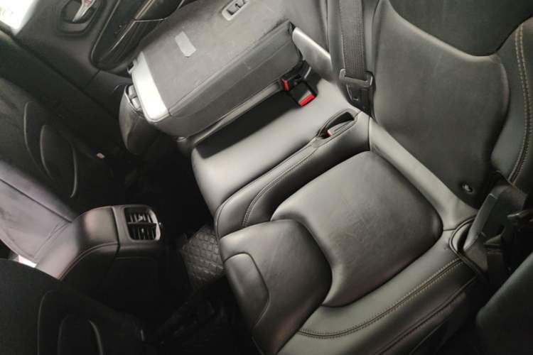 Used Jeep Cherokee 2016 2.0L Superior Edition Left Rear Seat