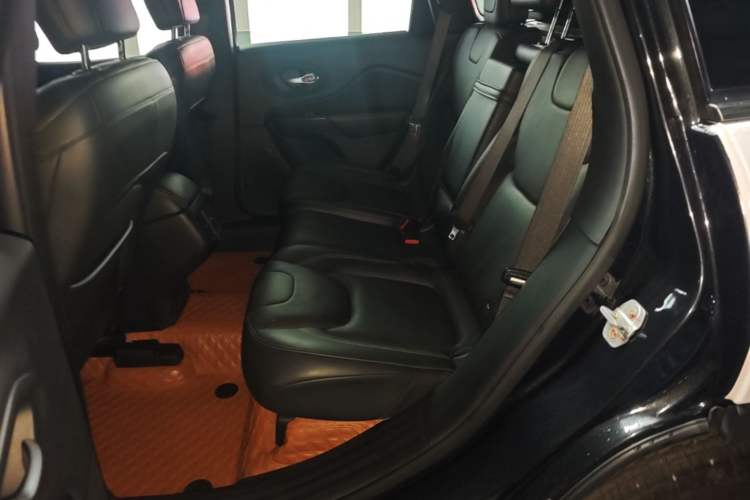 Used Jeep Cherokee 2016 2.0L Superior Edition Left Rear Seat