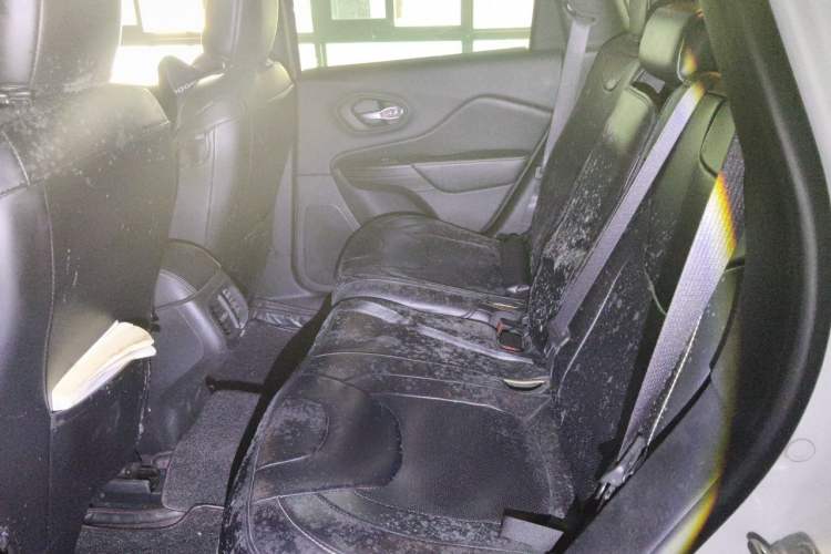 Used Jeep Cherokee 2016 2.4L Leading Smart Version Left Rear Seat