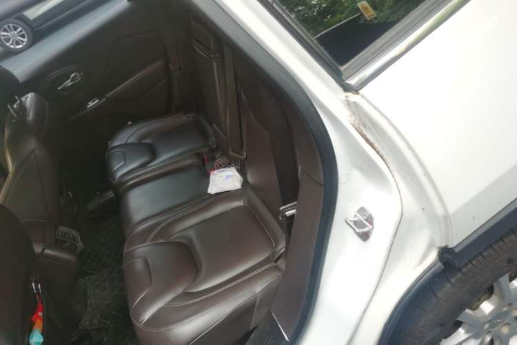 Used Jeep Cherokee 2016 2.0L Superior Edition Left Rear Seat