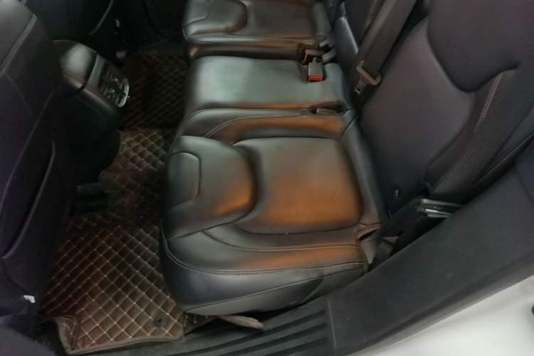 Used Jeep Cherokee 2016 2.0L Superior Edition Left Rear Seat