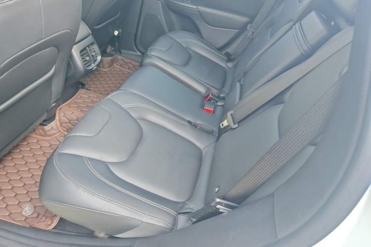 Used Jeep Cherokee 2016 2.4L Leading Smart Version Left Rear Seat