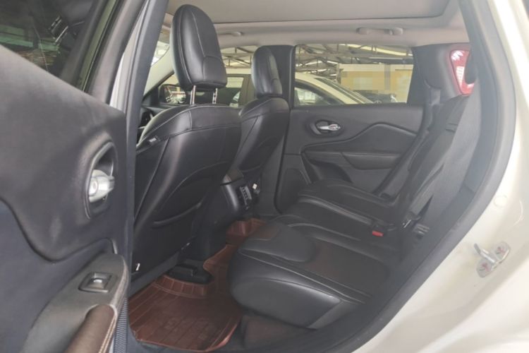 Used Jeep Cherokee 2016 2.4L Professional Edition Left Rear Seat