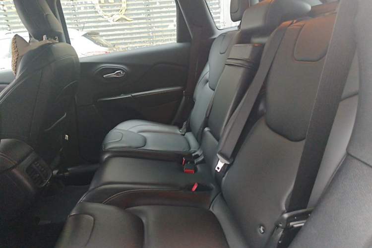 Used Jeep Cherokee 2016 2.4L Leading Edition Left Rear Seat