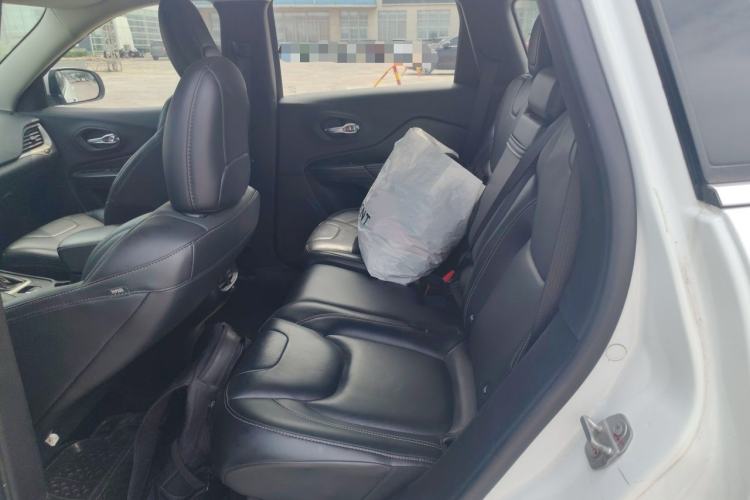 Used Jeep Cherokee 2016 2.4L Leading Smart Version Left Rear Seat