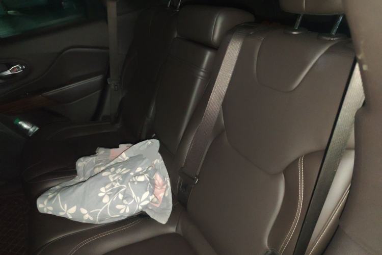 Used Jeep Cherokee 2016 2.0L Superior Edition Left Rear Seat