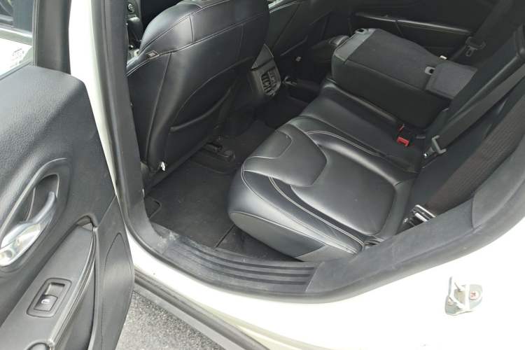 Used Jeep Cherokee 2016 2.4L Professional Edition Left Rear Seat