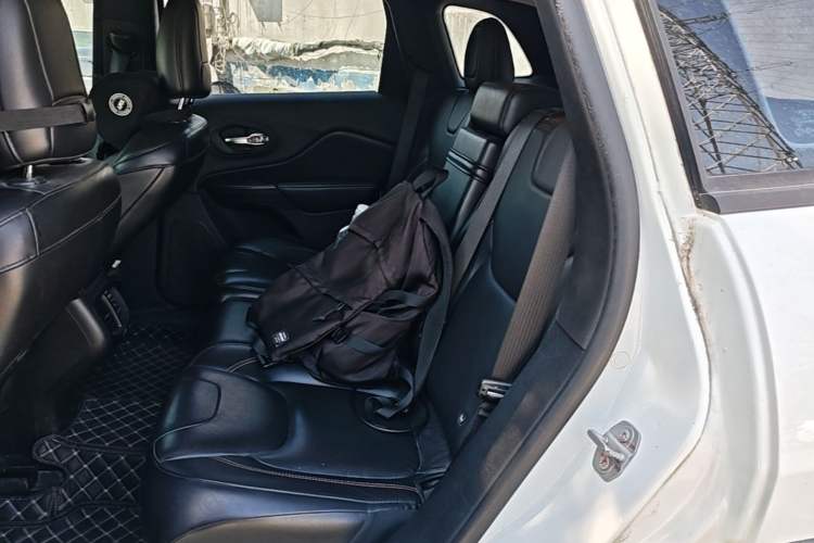 Used Jeep Cherokee 2016 2.4L 75th Anniversary Edition Left Rear Seat