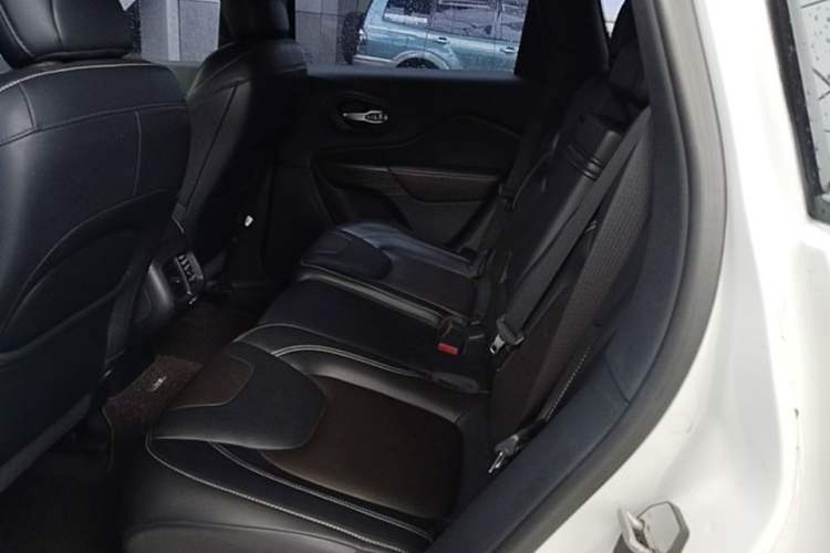 Used Jeep Cherokee 2016 2.4L Professional Smart Version Left Rear Seat