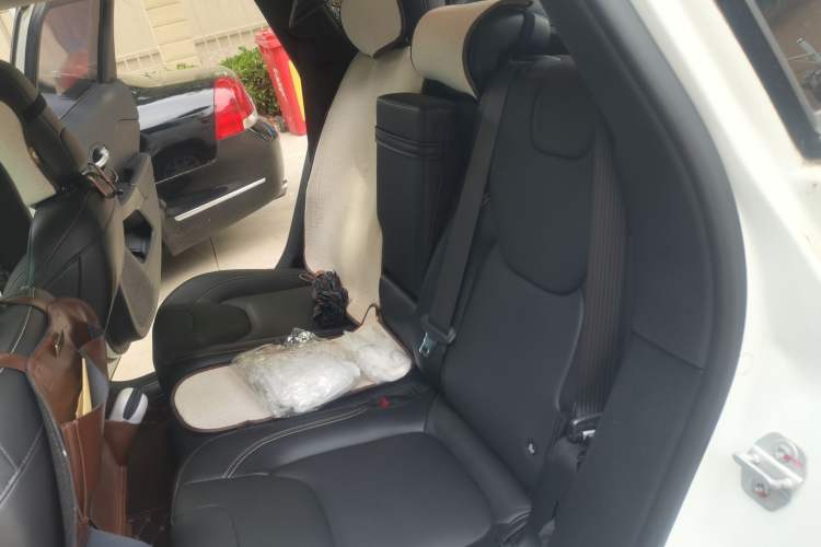 Used Jeep Cherokee 2016 2.4L Leading Edition Left Rear Seat