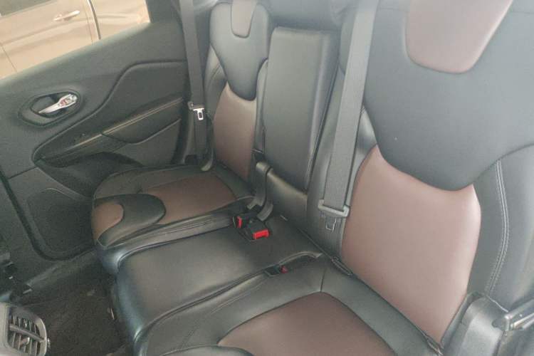 Used Jeep Cherokee 2016 2.0L Leading Edition Left Rear Seat