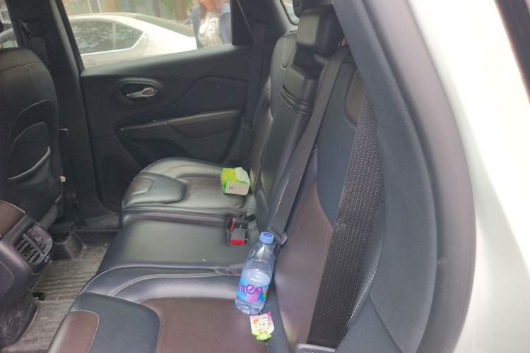 Used Jeep Cherokee 2016 2.4L Leading Edition Left Rear Seat