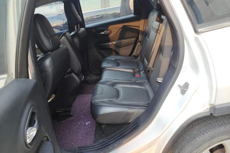 Used Jeep Cherokee 2016 2.4L Leading Edition Left Rear Seat