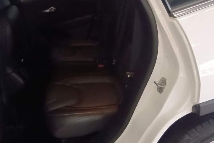 Used Jeep Cherokee 2016 2.0L Superior Edition Left Rear Seat