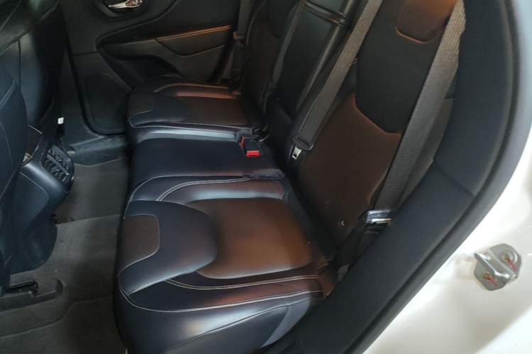 Used Jeep Cherokee 2016 2.4L Leading Edition Left Rear Seat