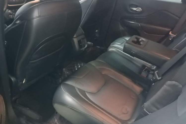Used Jeep Cherokee 2016 2.0L Superior Edition Left Rear Seat