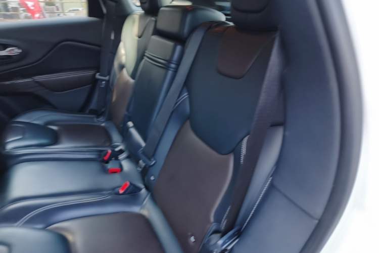Used Jeep Cherokee 2016 2.4L Professional Smart Version Left Rear Seat