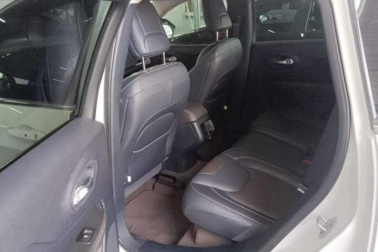 Used Jeep Cherokee 2016 2.4L Leading Edition Left Rear Seat