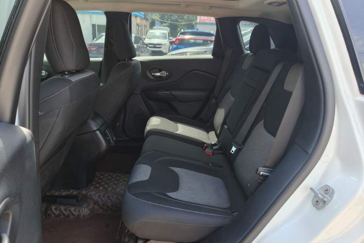 Used Jeep Cherokee 2016 2.0L Smart Version Left Rear Seat