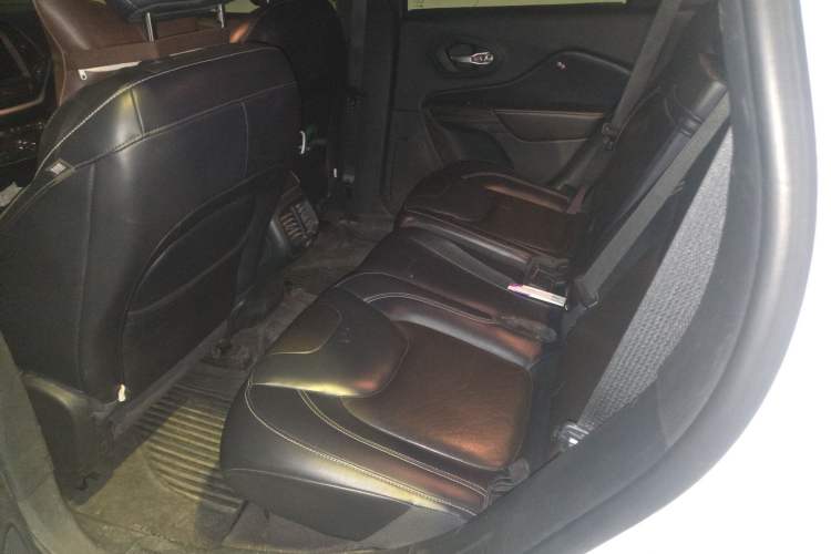 Used Jeep Cherokee 2016 2.4L Professional Edition Left Rear Seat