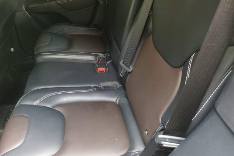 Used Jeep Cherokee 2016 2.4L Leading Edition Left Rear Seat
