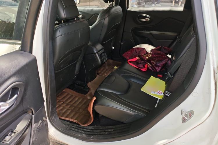 Used Jeep Cherokee 2016 2.0L Superior Edition Left Rear Seat