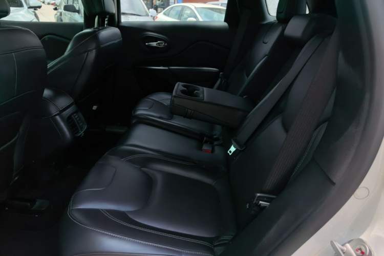 Used Jeep Cherokee 2016 2.4L Professional Edition Left Rear Seat