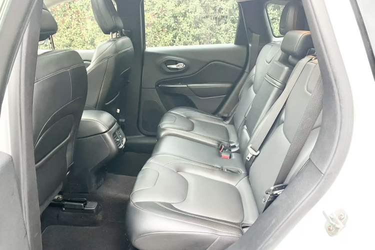 Used Jeep Cherokee 2016 2.0L Superior Edition Left Rear Seat