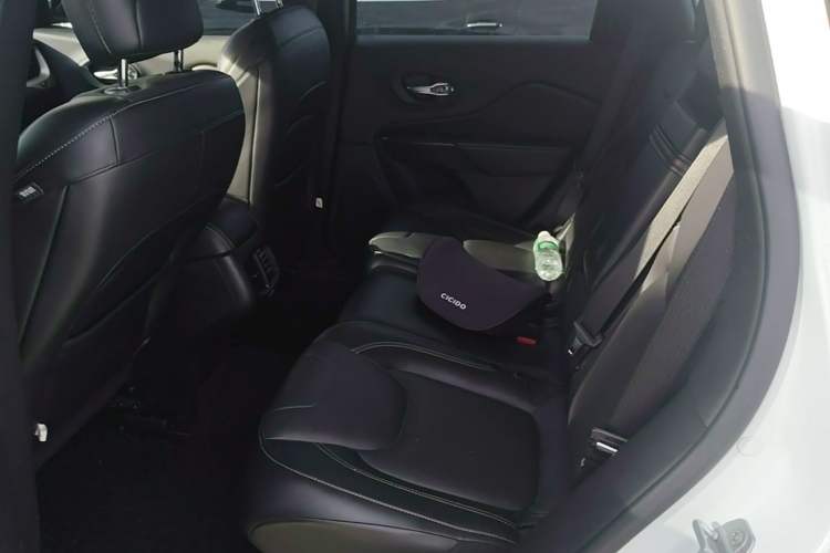 Used Jeep Cherokee 2016 2.4L Professional Edition Left Rear Seat