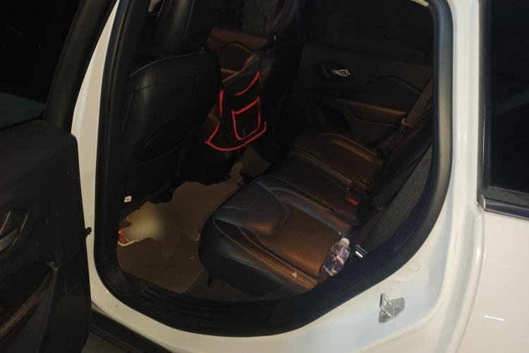 Used Jeep Cherokee 2016 2.4L All-in-One Edition Left Rear Seat