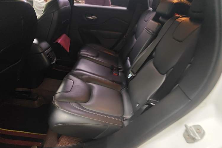 Used Jeep Cherokee 2016 2.0L Superior Edition Left Rear Seat