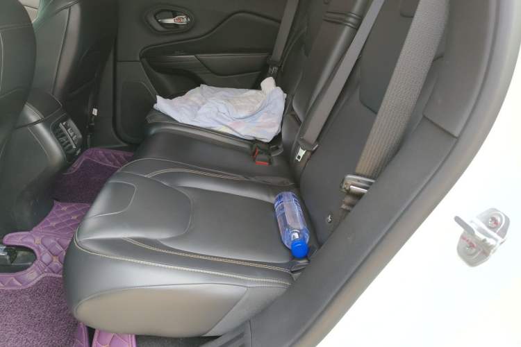 Used Jeep Cherokee 2016 2.4L Professional Edition Left Rear Seat