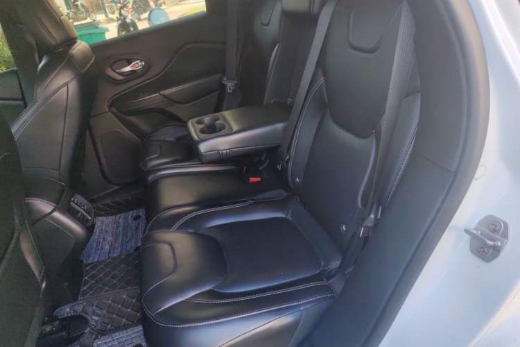 Used Jeep Cherokee 2016 2.0L Superior Edition Left Rear Seat