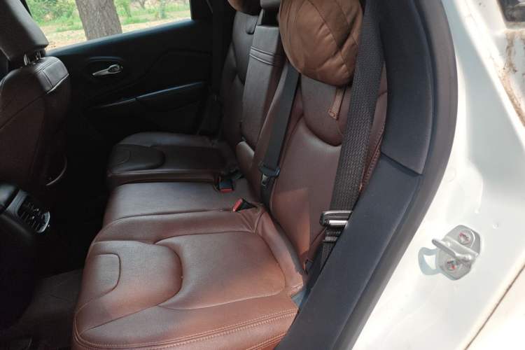Used Jeep Cherokee 2016 2.0L Smart Version Left Rear Seat