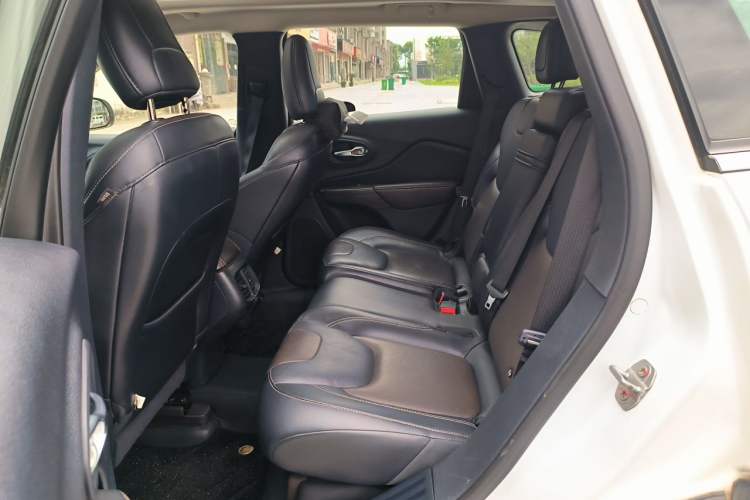 Used Jeep Cherokee 2016 2.4L Professional Smart Version Left Rear Seat
