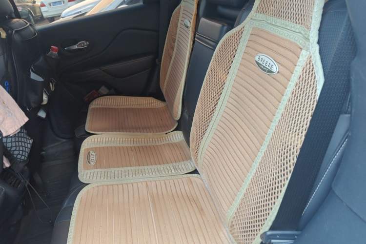 Used Jeep Cherokee 2016 2.4L All-in-One Edition Left Rear Seat