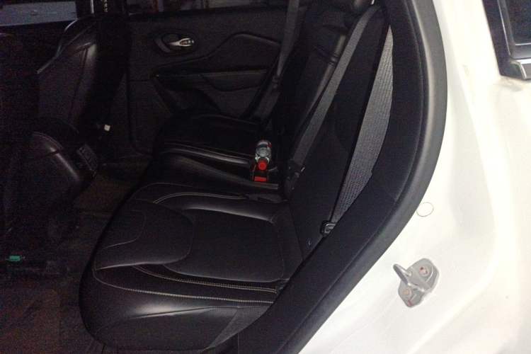 Used Jeep Cherokee 2016 2.0L Superior Edition Left Rear Seat