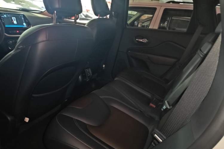 Used Jeep Cherokee 2016 2.4L Professional Edition Left Rear Seat