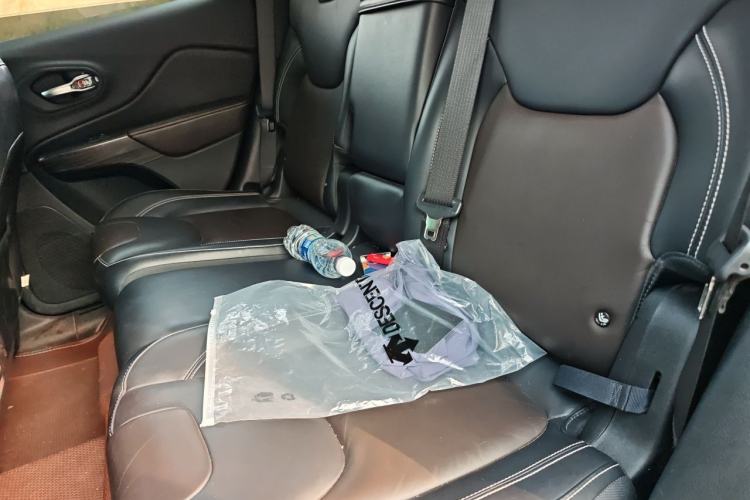 Used Jeep Cherokee 2016 2.4L Professional Edition Left Rear Seat