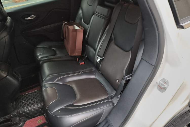 Used Jeep Cherokee 2016 2.4L Superior Edition Left Rear Seat