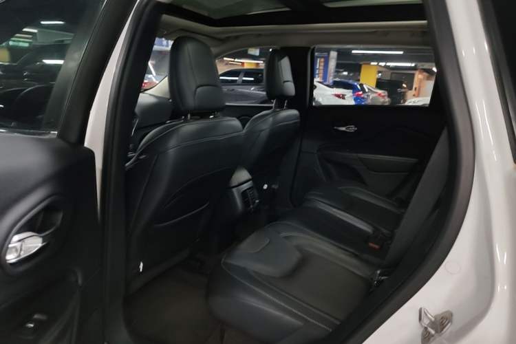 Used Jeep Cherokee 2016 2.4L Leading Smart Version Left Rear Seat