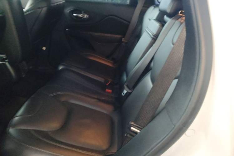 Used Jeep Cherokee 2016 2.4L Professional Edition Left Rear Seat