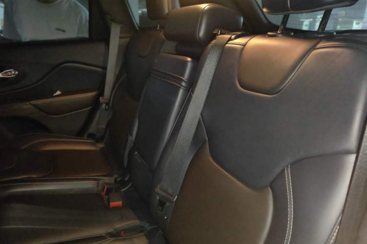 Used Jeep Cherokee 2016 2.4L Leading Smart Version Left Rear Seat