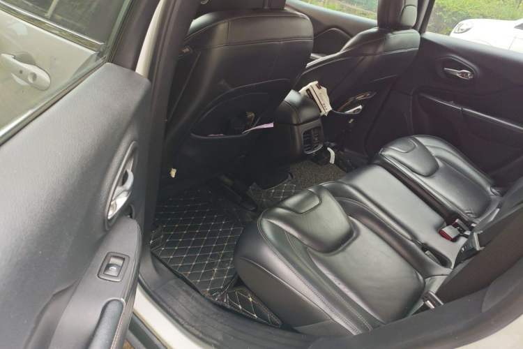Used Jeep Cherokee 2016 2.4L Professional Smart Version Left Rear Seat