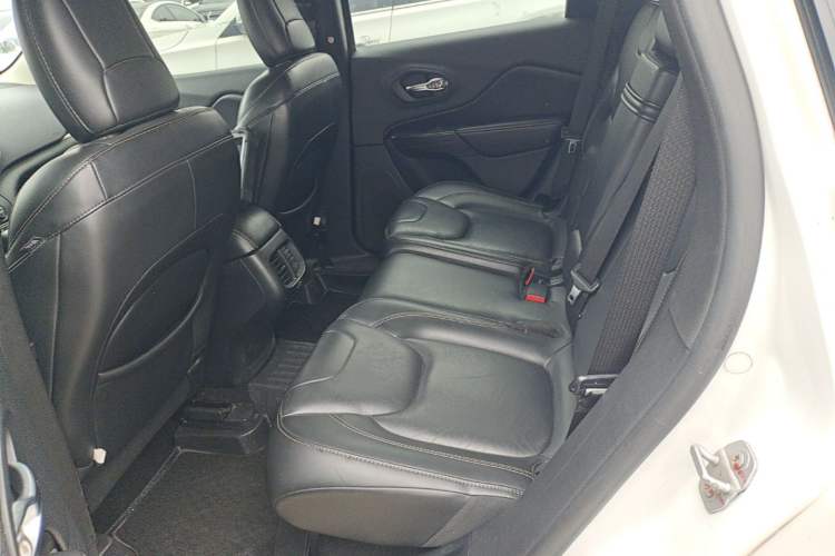 Used Jeep Cherokee 2016 2.0L Superior Edition Left Rear Seat