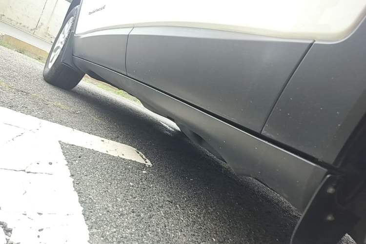 Used Jeep Cherokee 2016 2.4L Professional Smart Version Left Side Sill