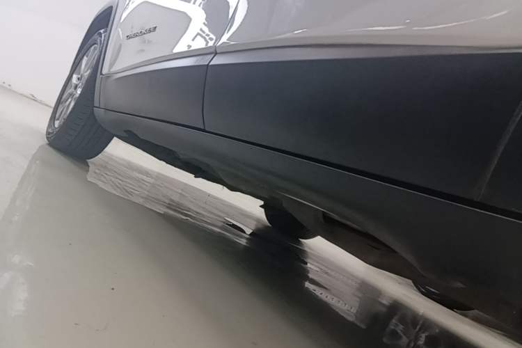 Used Jeep Cherokee 2016 2.0L Superior Edition Left Side Sill