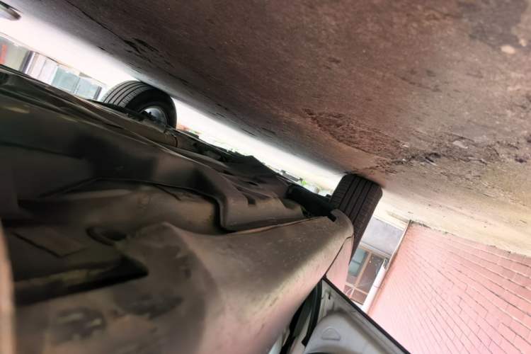 Used Jeep Cherokee 2016 2.4L Professional Edition Left Side Sill